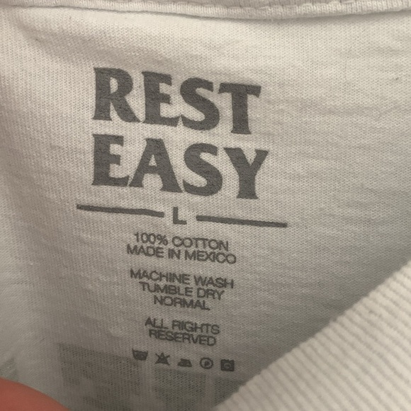 Rest Easy Eat the Rich graphic tee - Picture 4 of 5